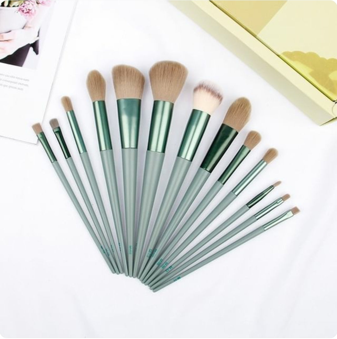 13 Piece Make Up Brushes Gift Set image 0
